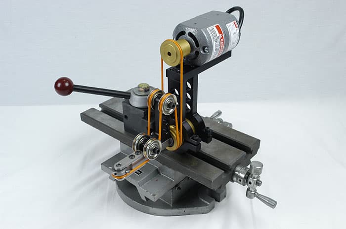 Fly cutter mounted on a milling machine or lathe with adjustable blade.