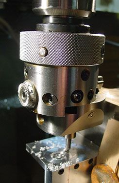 Automatic boring head on a machine