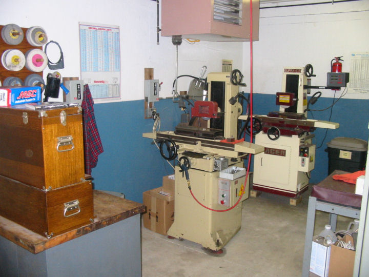 A machine shop with milling machine, drill press, and bandsaw.