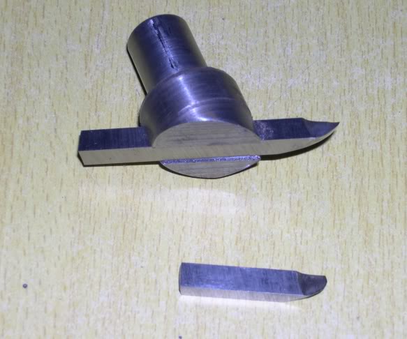 A fly cutter tool with a large radius, featuring a cylindrical body, flat blade, and long shank.