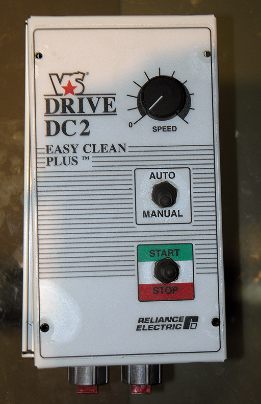 A VS Drive DC2 Easy Clean Plus control panel with AUTO and MANUAL buttons and speed and start dials.