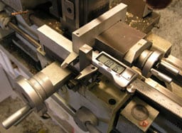 A compound DRO (Digital Readout) system with digital display screen and two horizontal measurement bars.