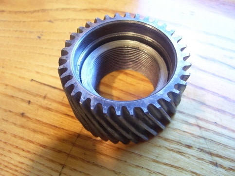 Industrial chuck with interlocking teeth.
