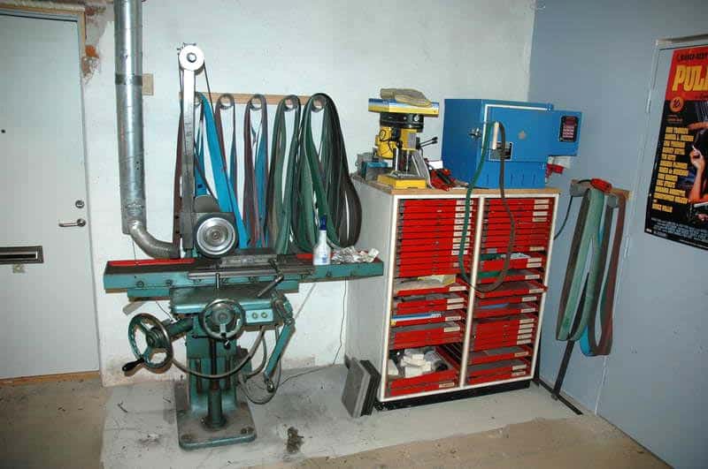 Machining equipment in a workshop setting featuring a CNC machine and tooling accessories.